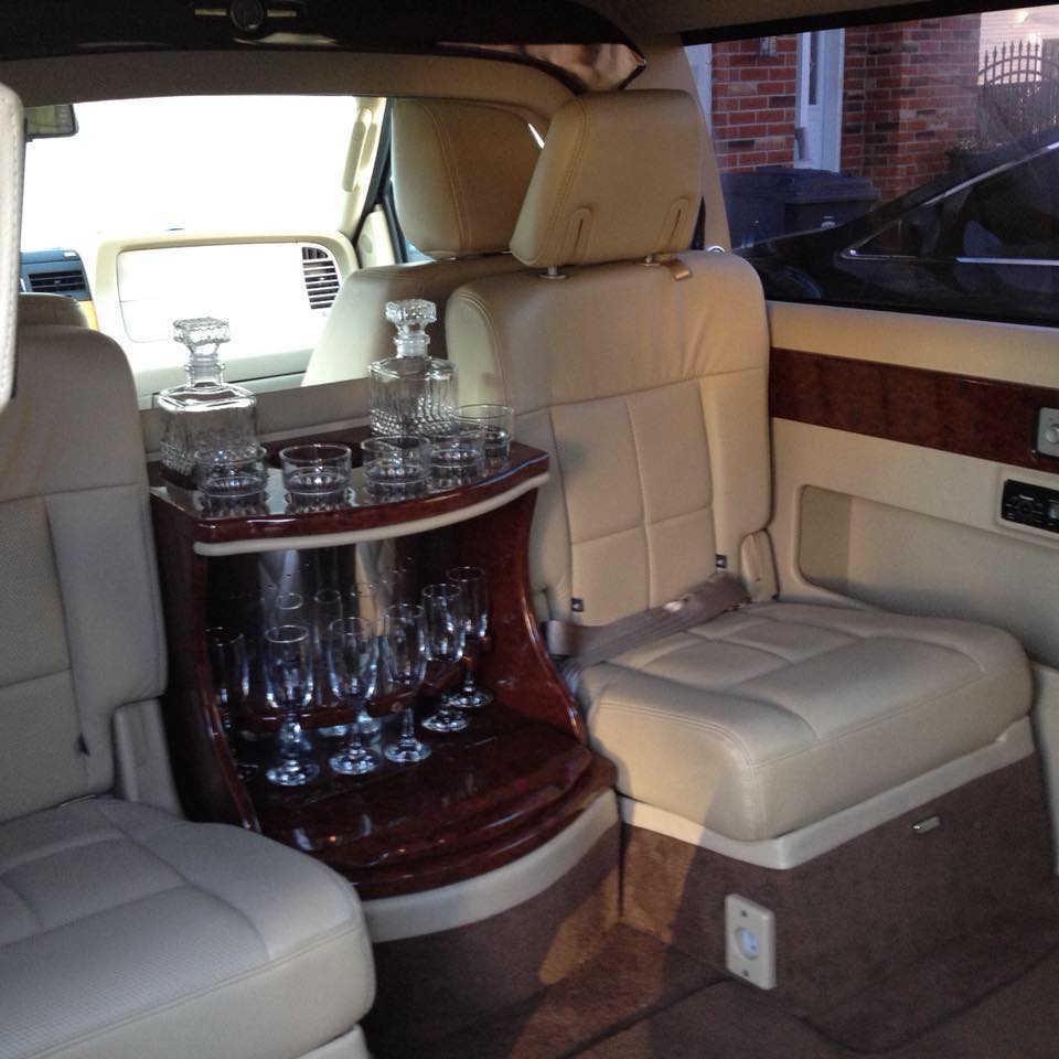Business Travel Made Luxurious: Benefits of Hiring a Limo in Montreal